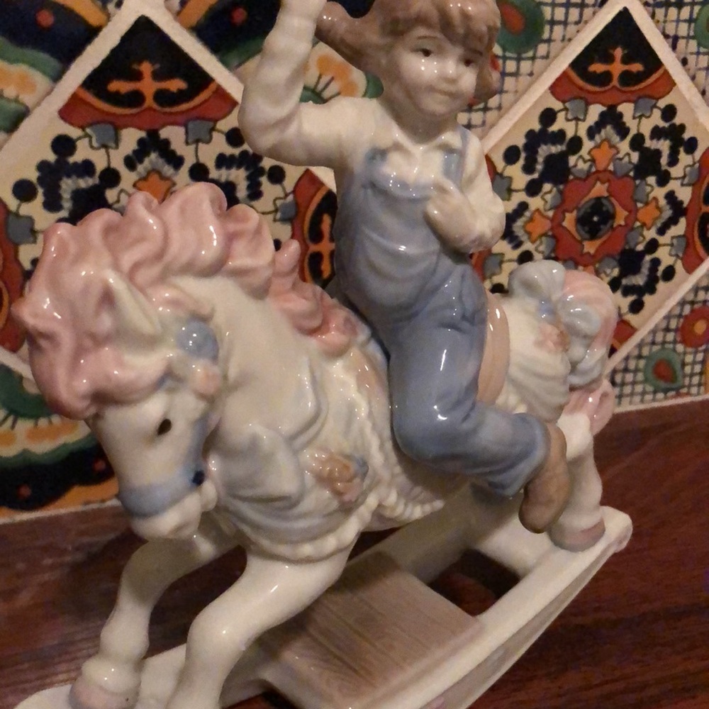 Ceramic China young girl on horse rocker Lladró vibes. Girls rm. Porcelain doll - Picture 4 of 5